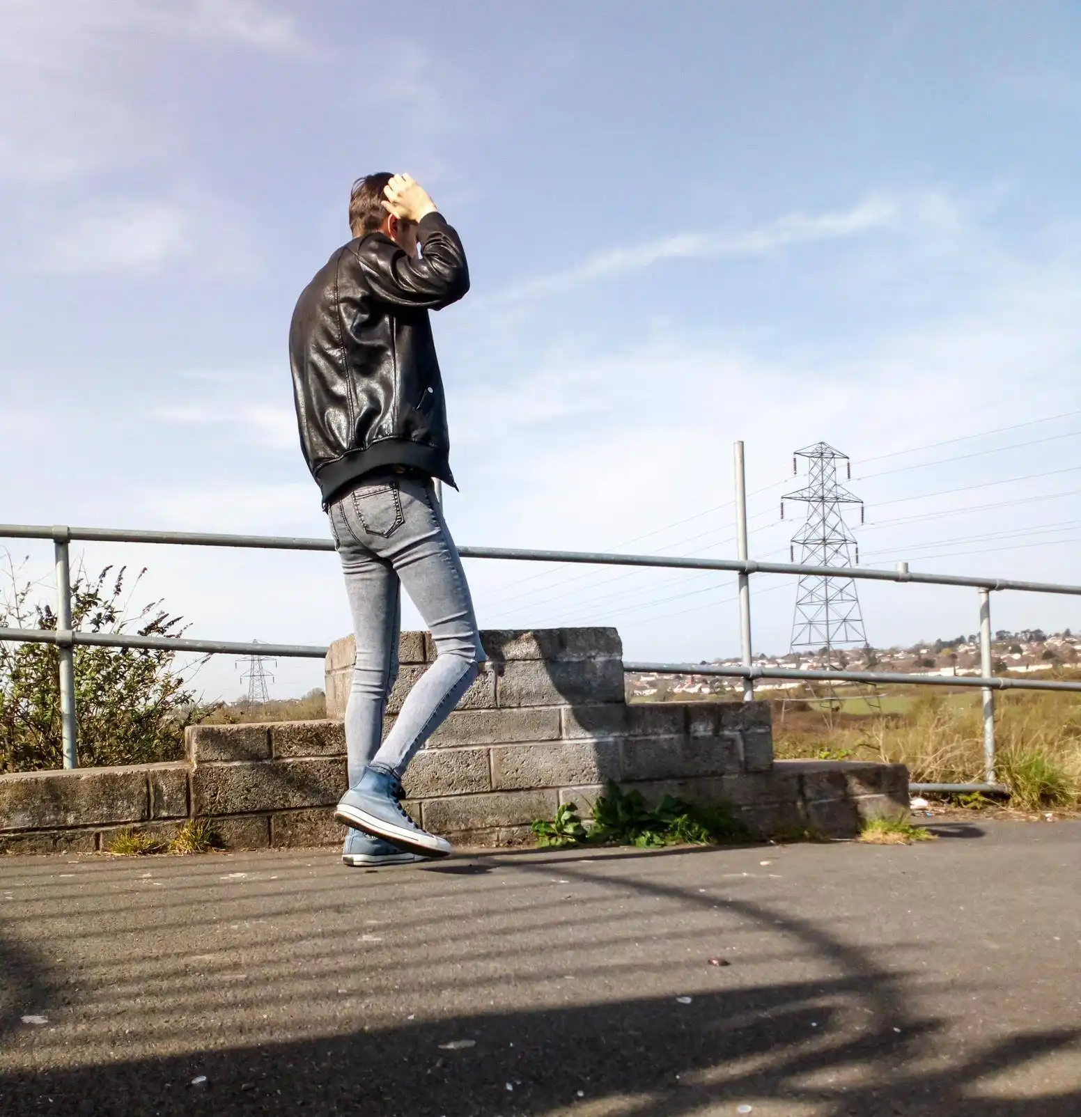 Styling Casual Style with Baggy Tops and Skinny Pants