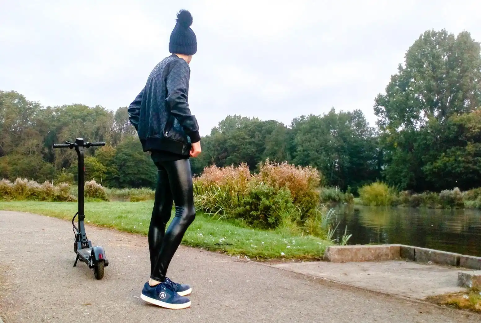 How to Style Simple Outfit with Tie-Dye Shirt and Shiny Leggings